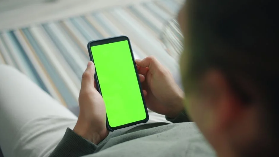 Ordinateur portable affichant le site Pexels, parfait pour répondre aux besoins en photos de stock.